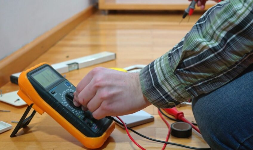 set multimeter to the correct voltage range